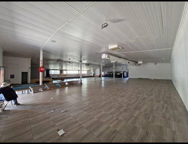 999M² WAREHOUSE TO LET IN KRAMERVILLE